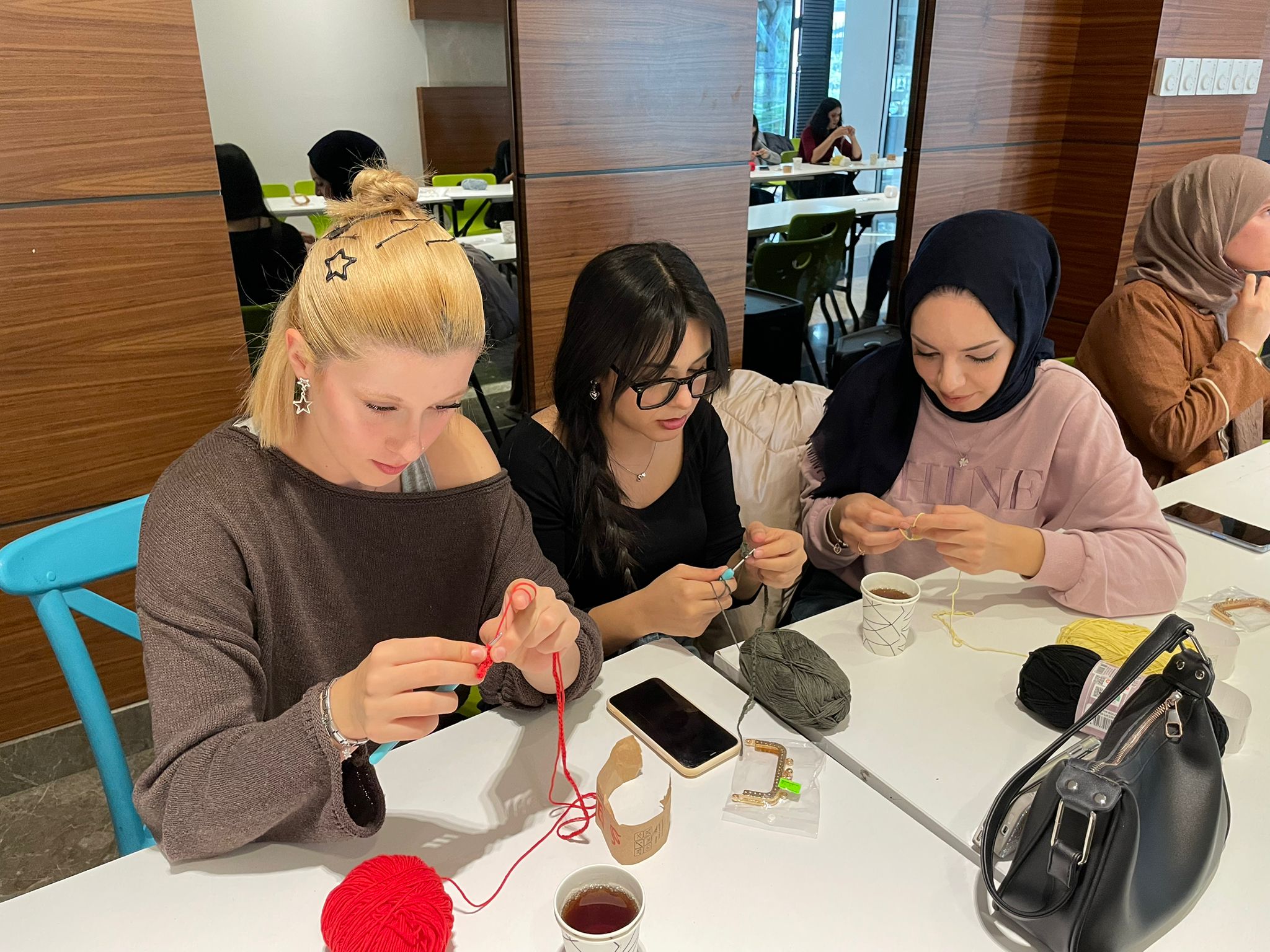 Eğlenceli İlmekler: Cüzdan Tasarım Atölyesi Etkinliği Gerçekleştirildi