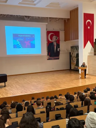 Prof. Dr. Pınar Uran Kurtgöz, BLIS Öğrencilerine “Bağımlılığın Önlenmesi” Konulu Seminer Verdi