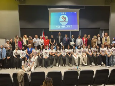 Prof. Dr. Müge Tecder Nefise Andiçen Anadolu Lisesi'nde Sağlık Olsun Bilgi Şöleni'ne Katıldı