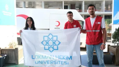Lokman Hekim Üniversitesi’nden Ramazan’da Anlamlı Dayanışma: Kıyafet Bağışları Kızılay’a Teslim Edildi