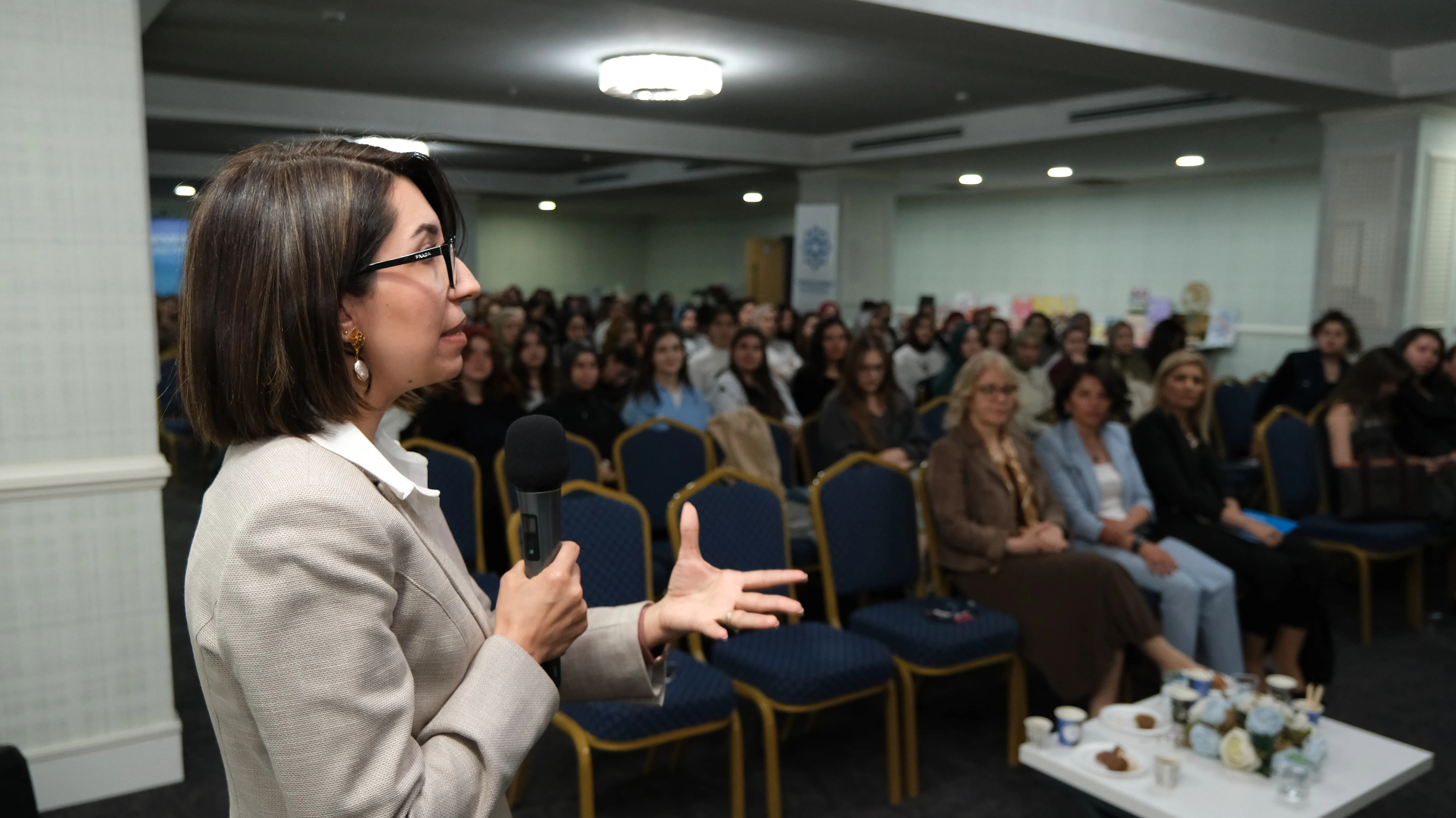 Lokman Hekim Üniversitesi'nde Ebelik Alanında Bilimsel Program Düzenlendi