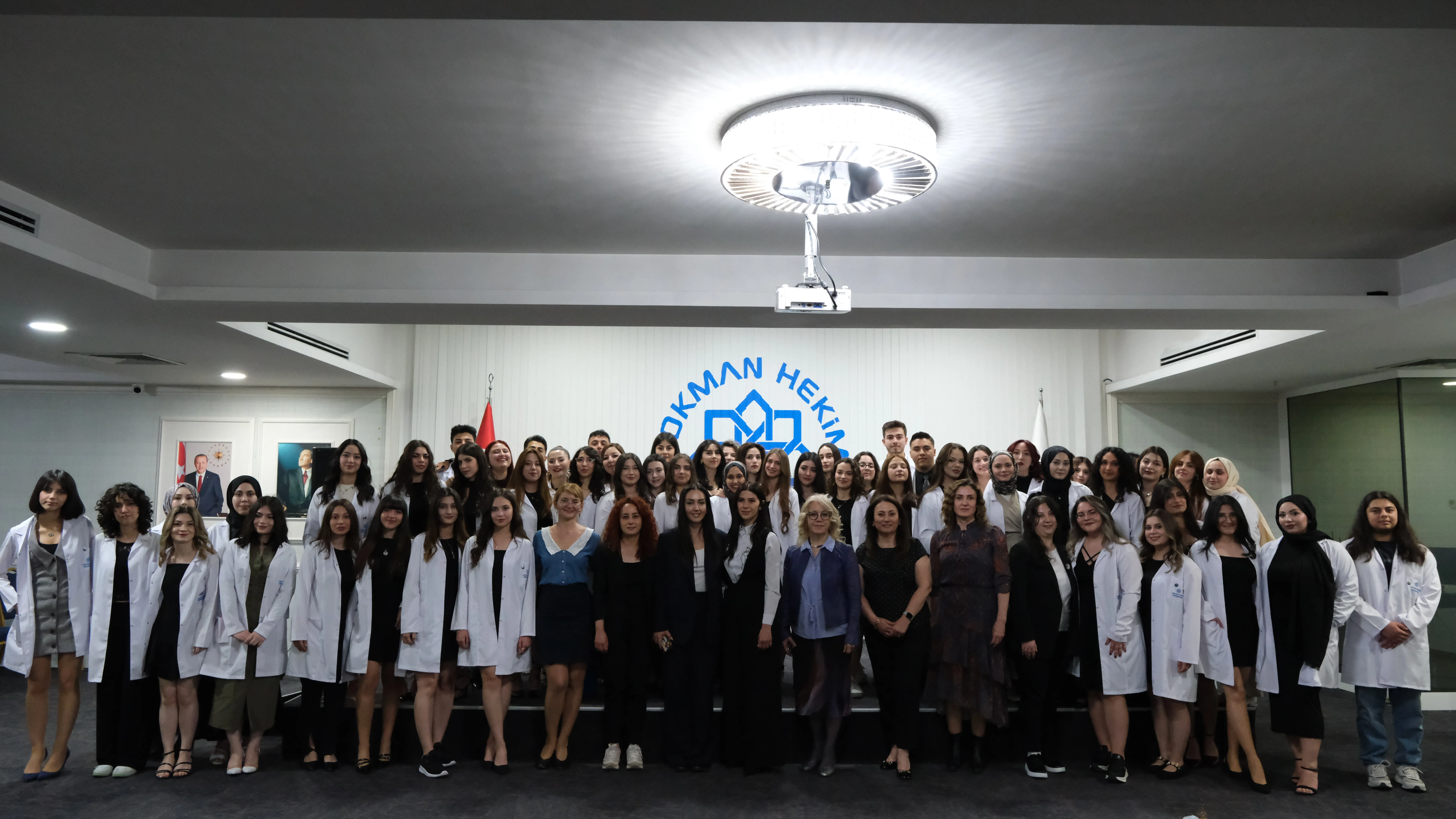 Lokman Hekim Üniversitesi’nde Dil ve Konuşma Terapisi Öğrencilerine Beyaz Önlük Coşkusu