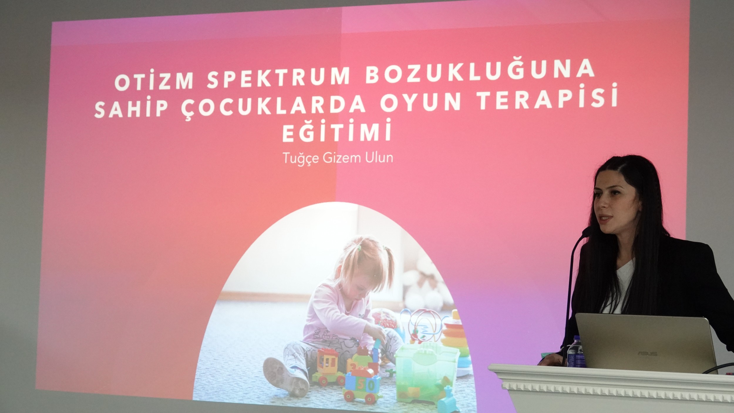 ''otizmli Bireyler İçin Oyun Terapisi'' Semineri Gerçekleşti